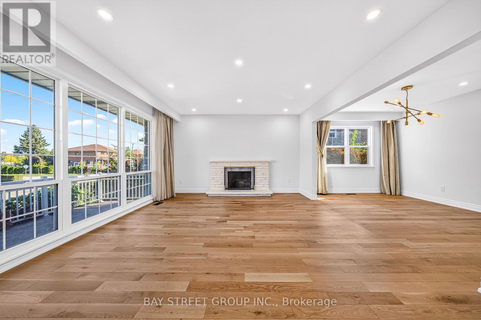 203 Cassandra Boulevard, Toronto, ON photo 6
