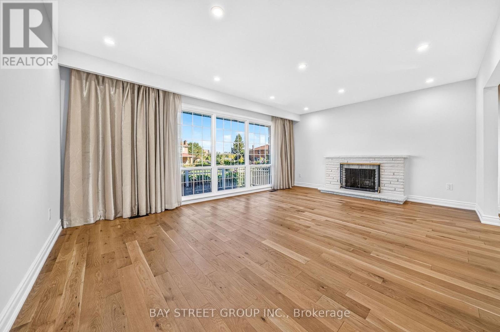 203 Cassandra Boulevard, Toronto, ON photo 7