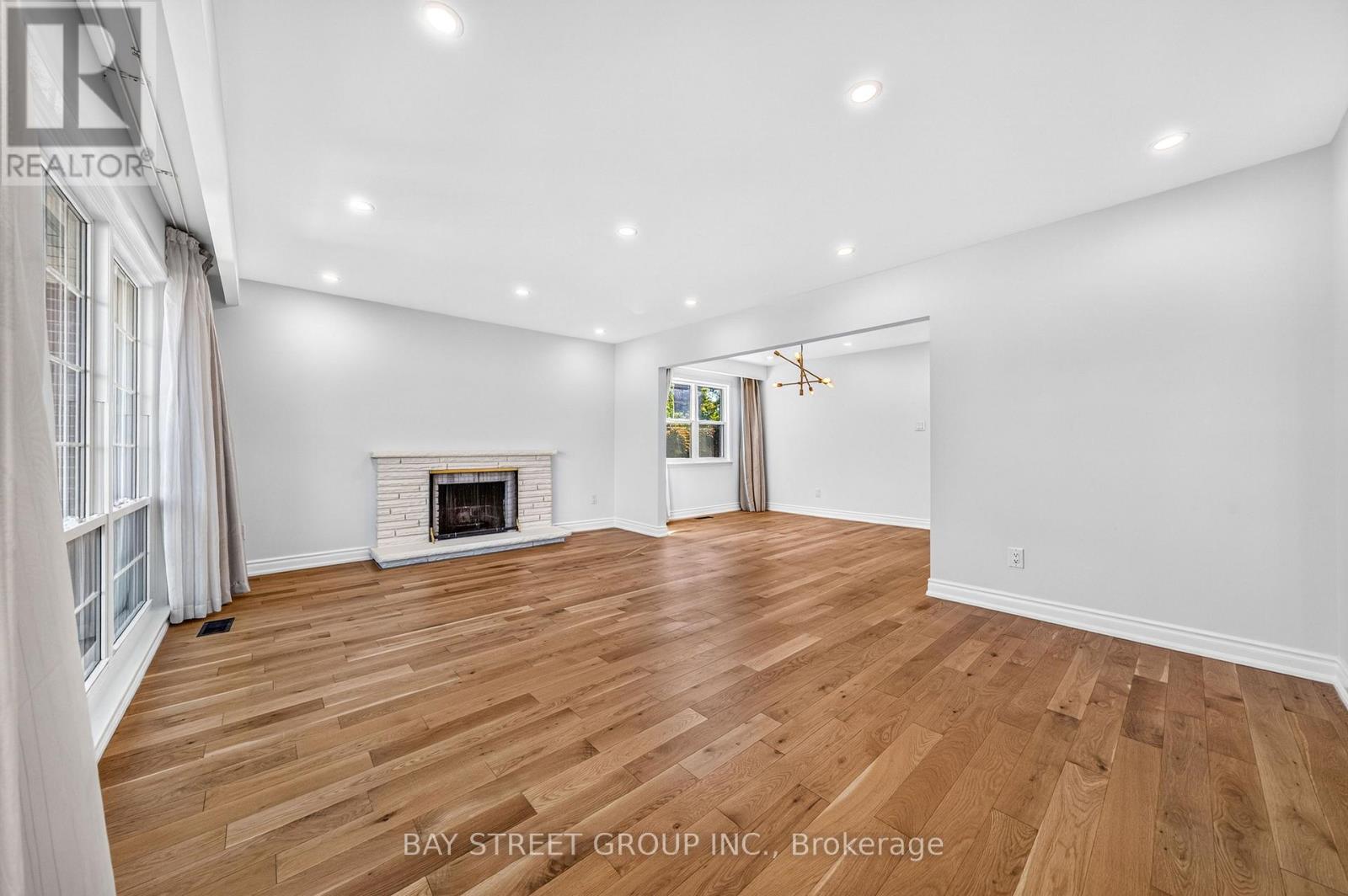 203 Cassandra Boulevard, Toronto, ON photo 8