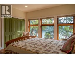 6608 Razor Point Rd, Pender Island, BC V0N2M1 Photo 22