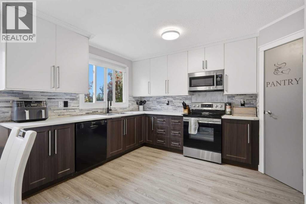 4412 45 Avenue - 9