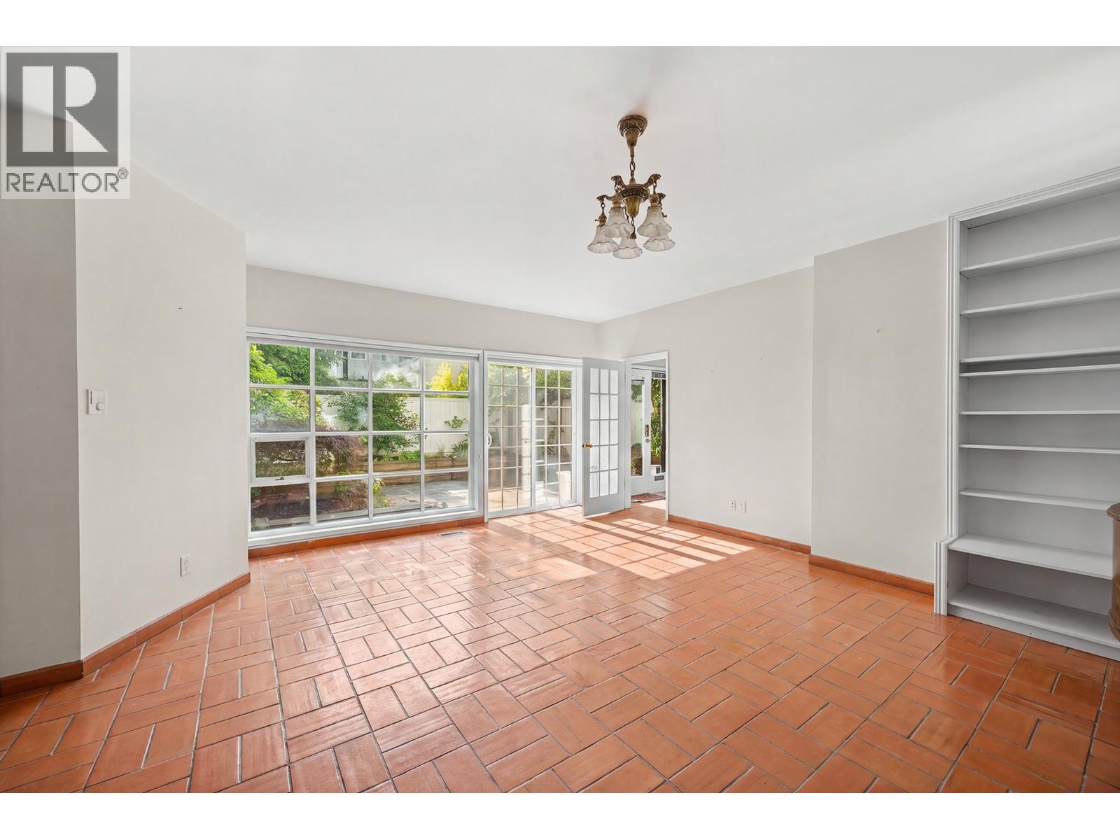 Photo of 3296 GRANVILLE STREET 23