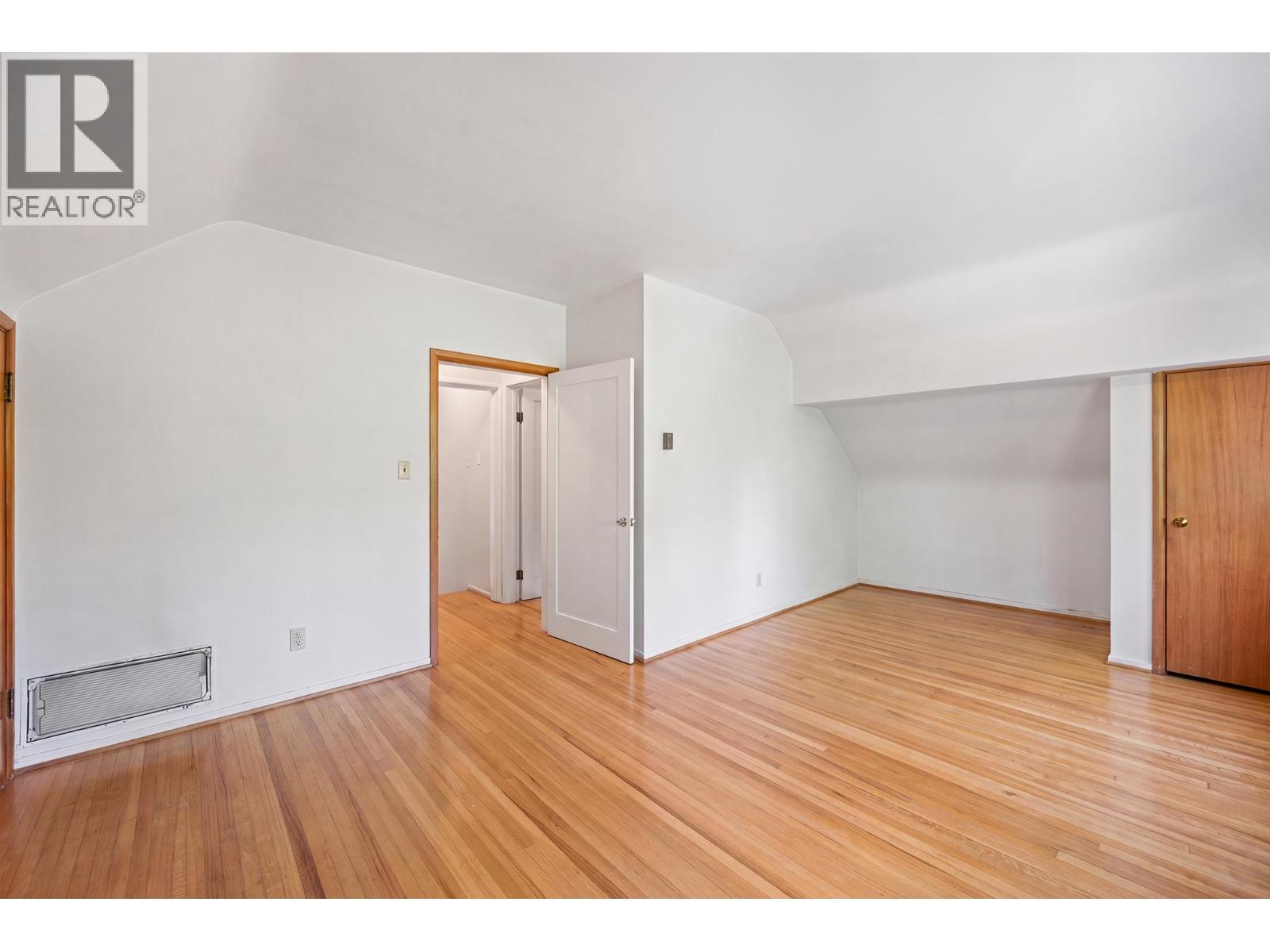 Photo of 3296 GRANVILLE STREET 32