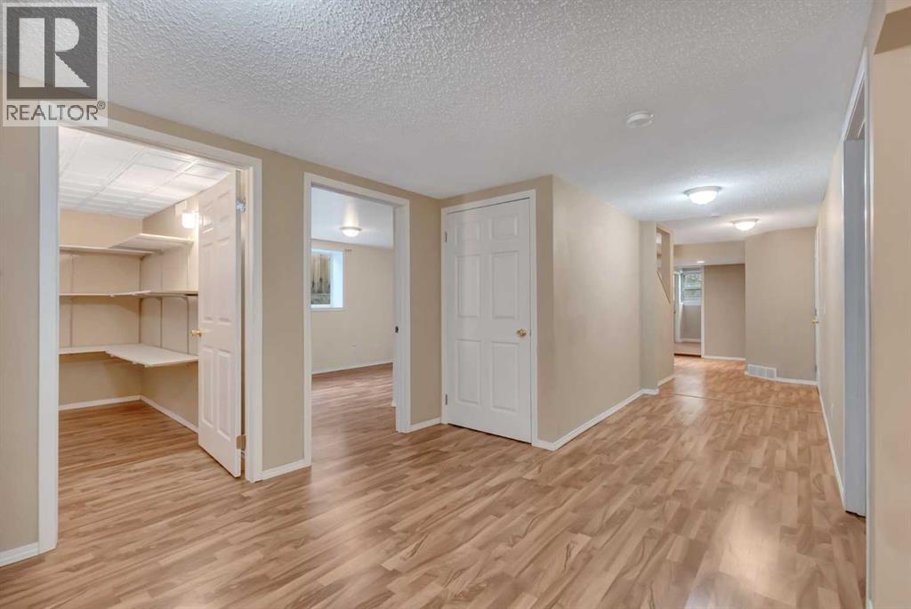 2807 32 Street SW - 43