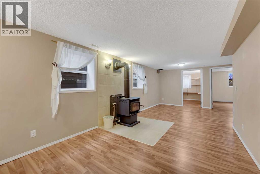 2807 32 Street SW - 38