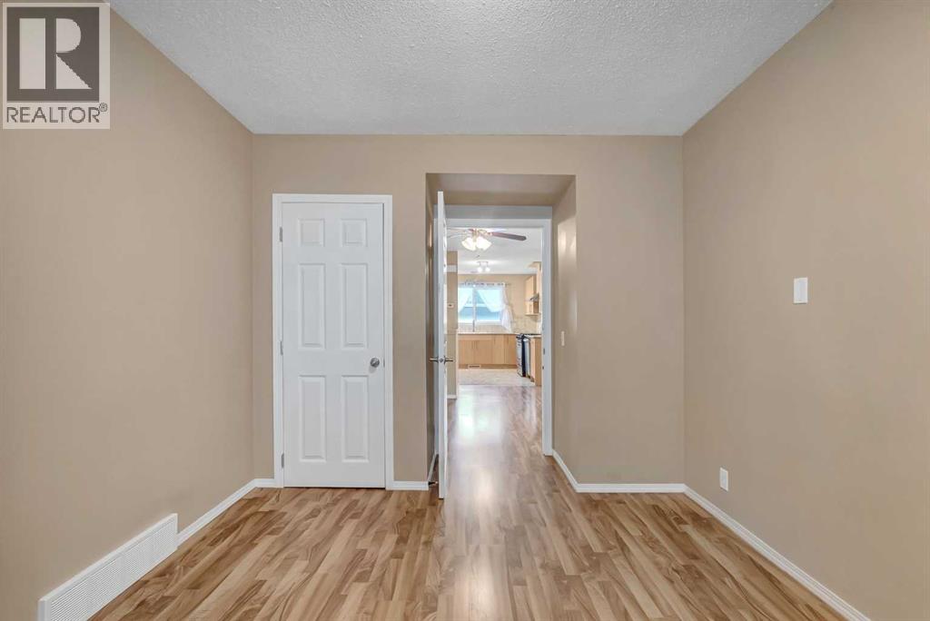 2807 32 Street SW - 18