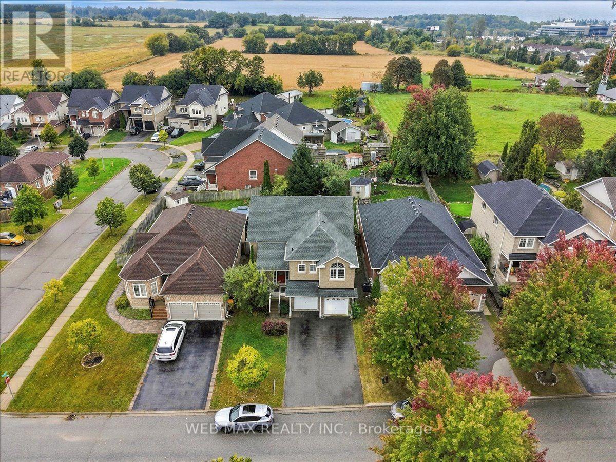 7 DUDLEY COURT - 32