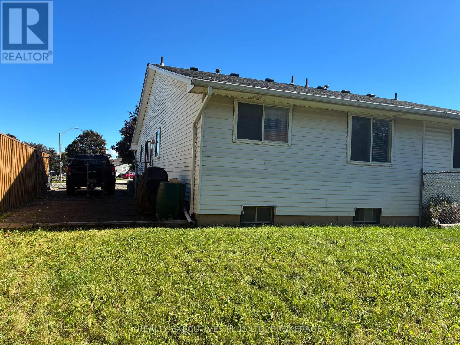 94 CARRIAGE ROAD - Image 25