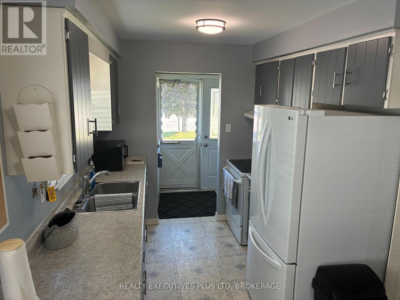 94 CARRIAGE ROAD - 9
