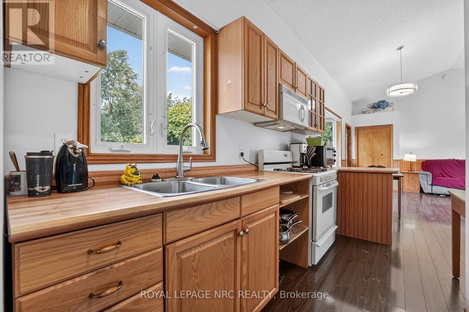 1225 BENNER AVENUE - Image 36