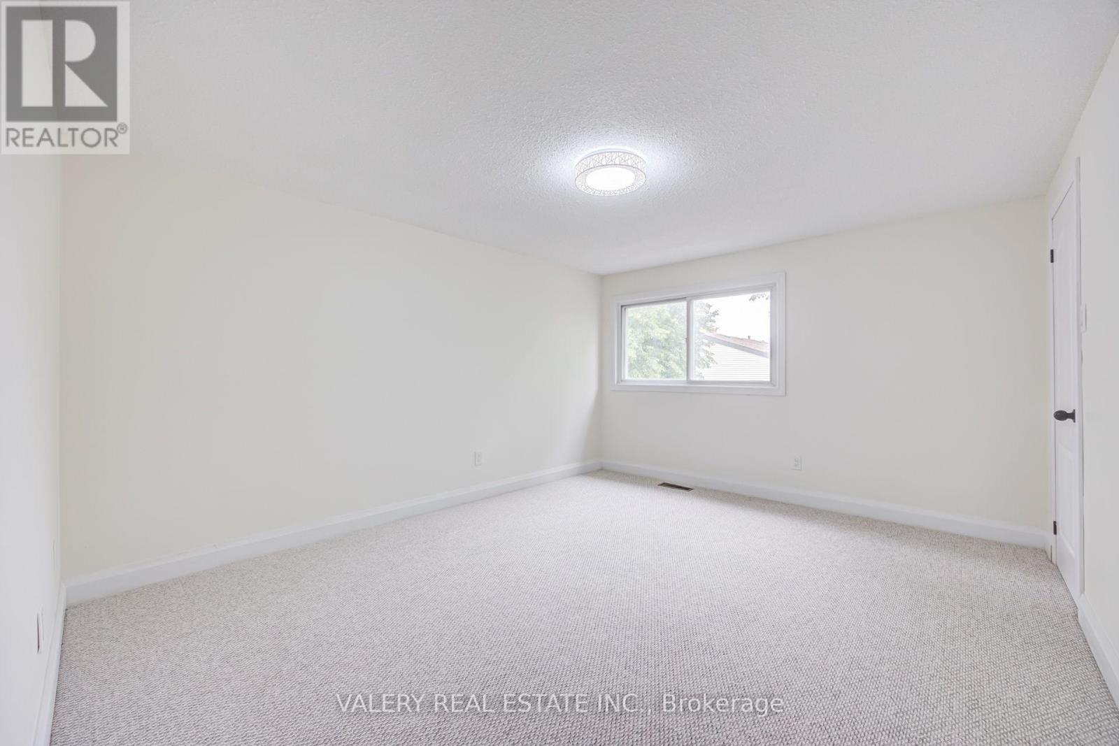 #50 1131 SANDHURST CIRCLE - 18