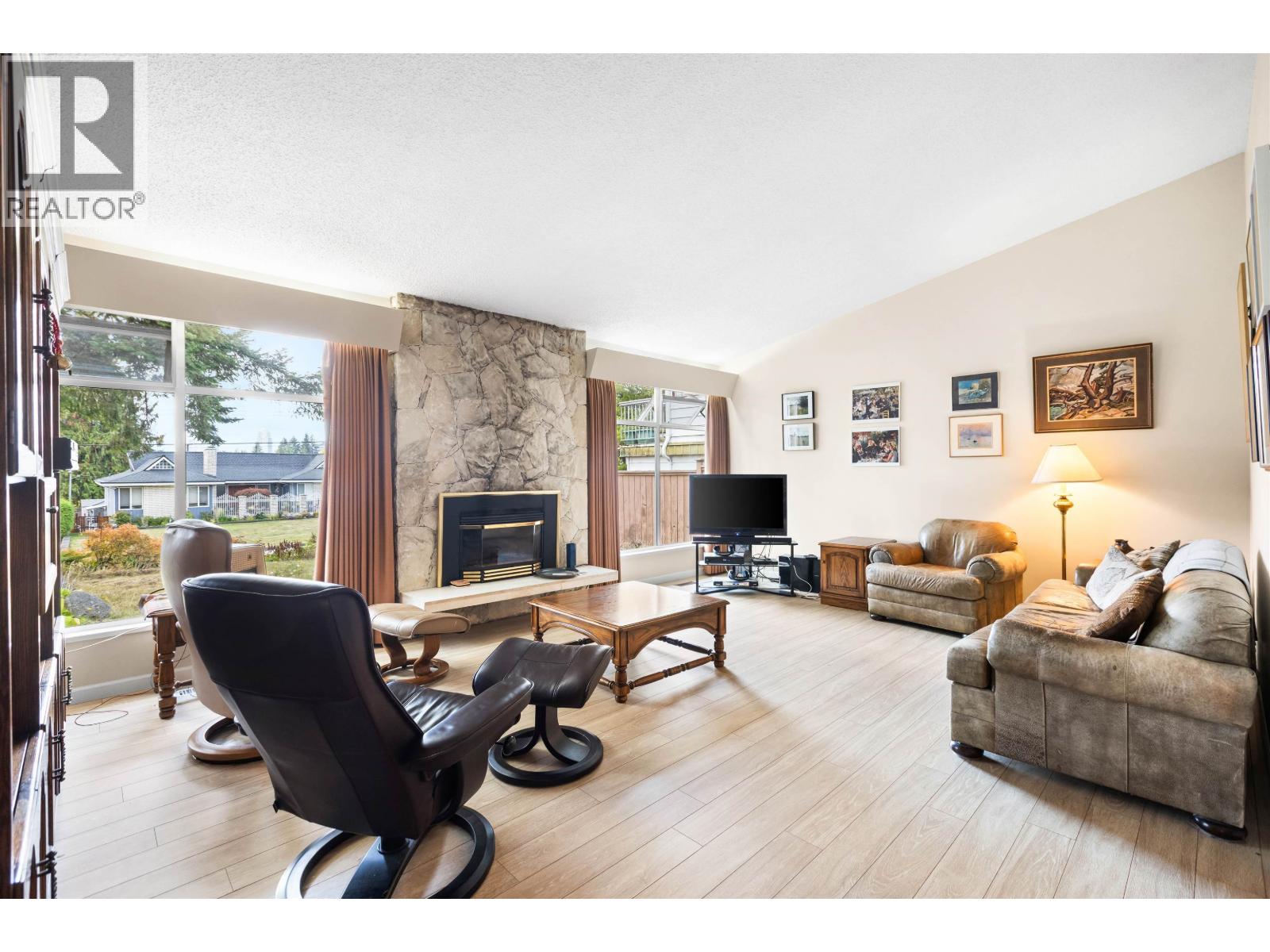 695 MACINTOSH STREET, Coquitlam - Image 1
