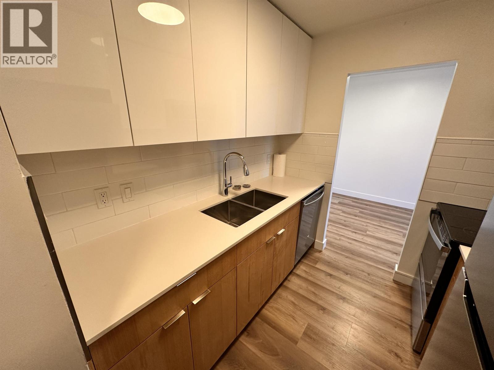 4200 MAYBERRY Unit 606 photo 2