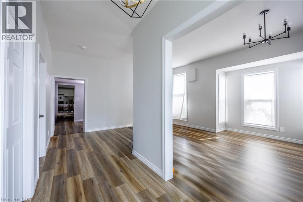 89 TALBOT Street S - Image 17