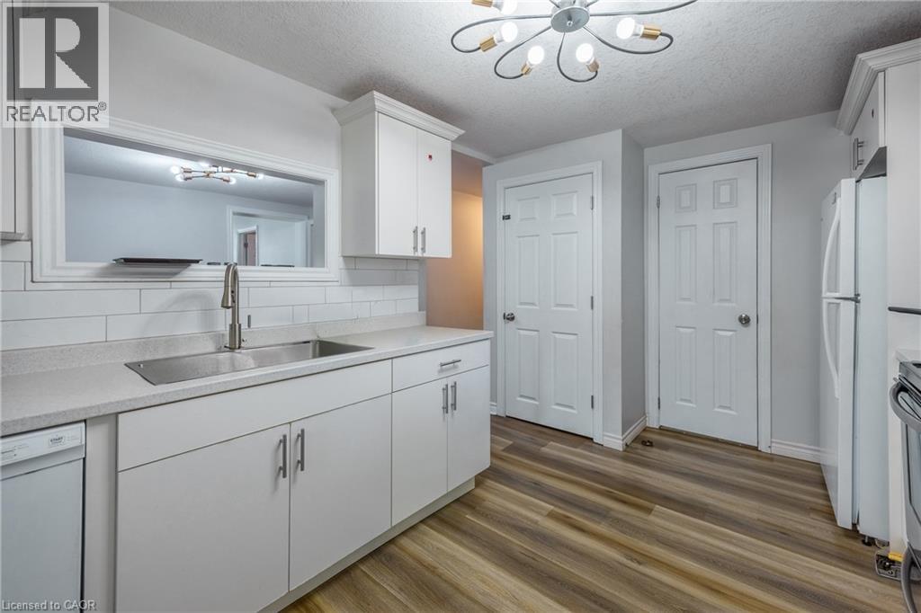 89 TALBOT Street S - Image 25