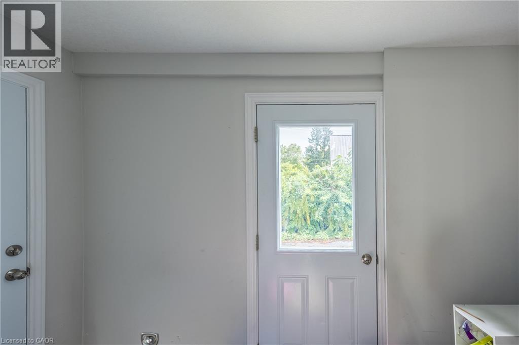 89 TALBOT Street S - Image 26
