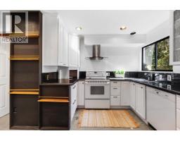 2069 Westview Drive, North Vancouver, BC V7M3B1 Photo 17