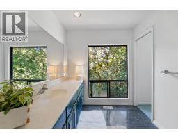 2069 Westview Drive, North Vancouver, BC V7M3B1 Photo 20