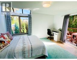 2069 Westview Drive, North Vancouver, BC V7M3B1 Photo 24