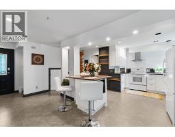 2069 Westview Drive, North Vancouver, BC V7M3B1 Photo 12