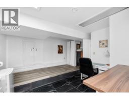 2069 Westview Drive, North Vancouver, BC V7M3B1 Photo 38