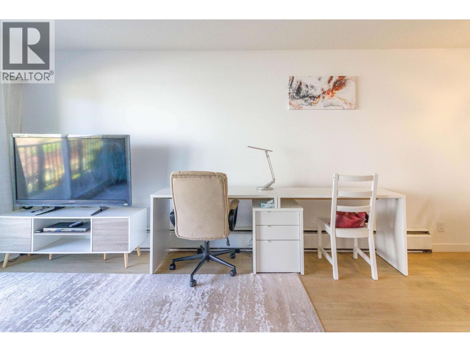 210 270 W 1ST STREET, North Vancouver