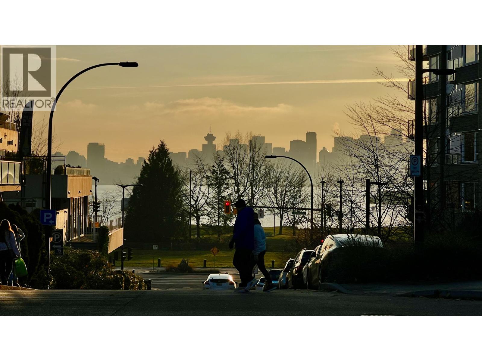 210 270 W 1ST STREET, North Vancouver