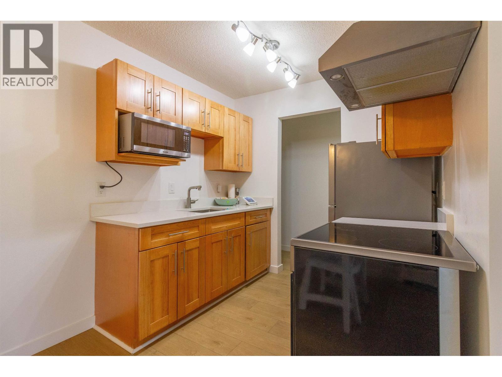 210 270 W 1ST STREET, North Vancouver