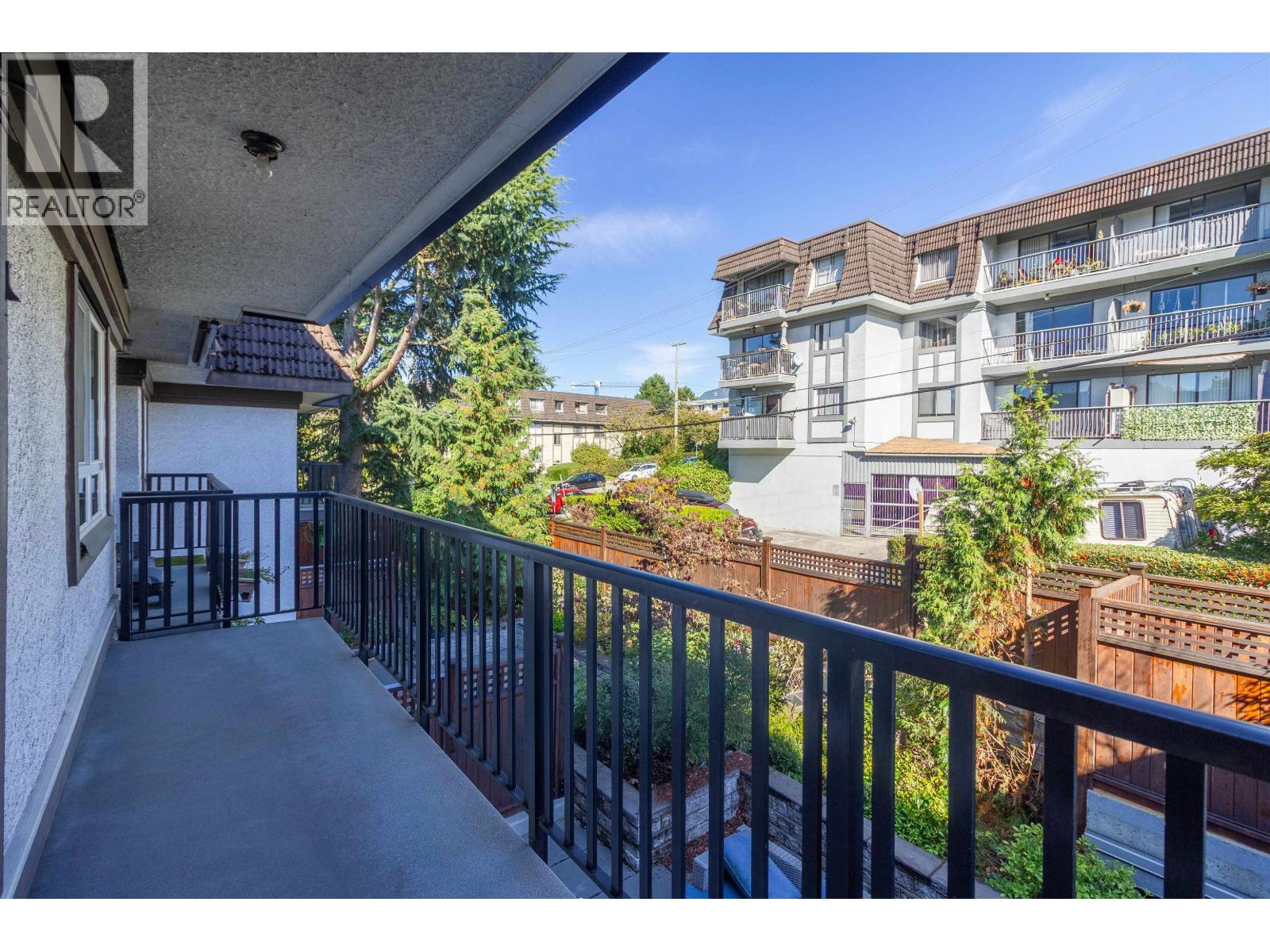 210 270 W 1ST STREET, North Vancouver