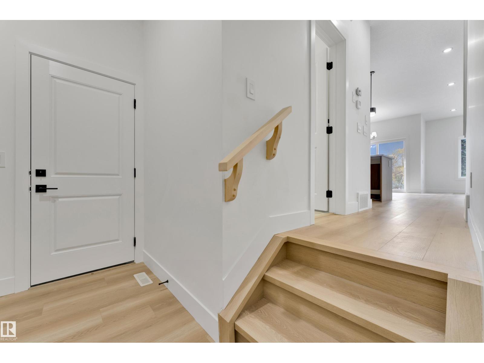 261 Linden LO - 17