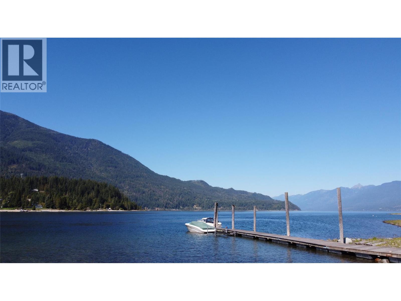 113 Kootenay Lake Road, Procter