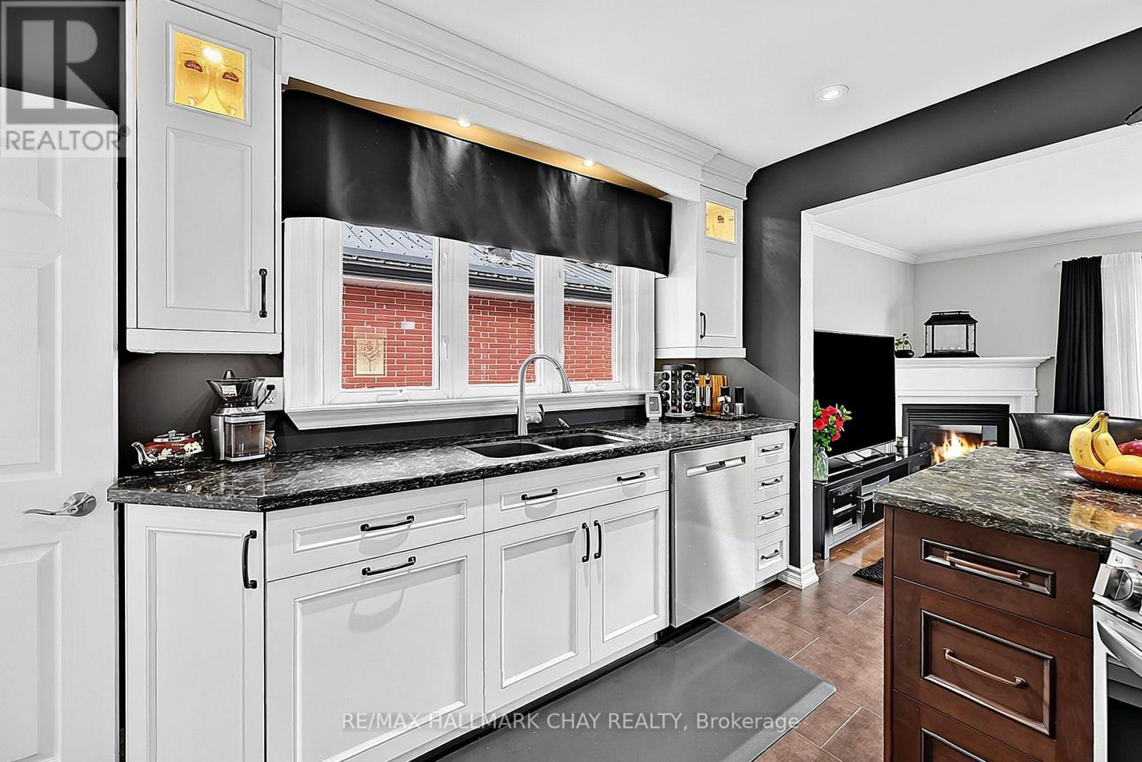 23 Marion Crescent, Barrie, ON photo 7