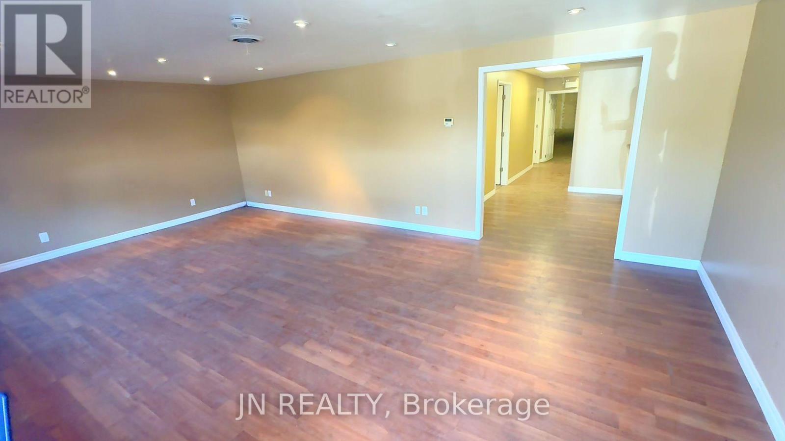 UNIT 102 - 700 FRANKLIN BOULEVARD E — photo 3