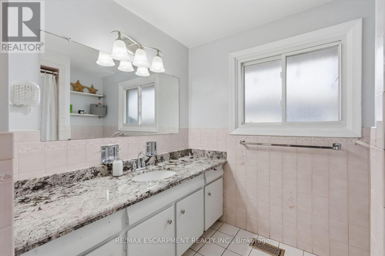 19 ELLINGWOOD AVENUE - 17