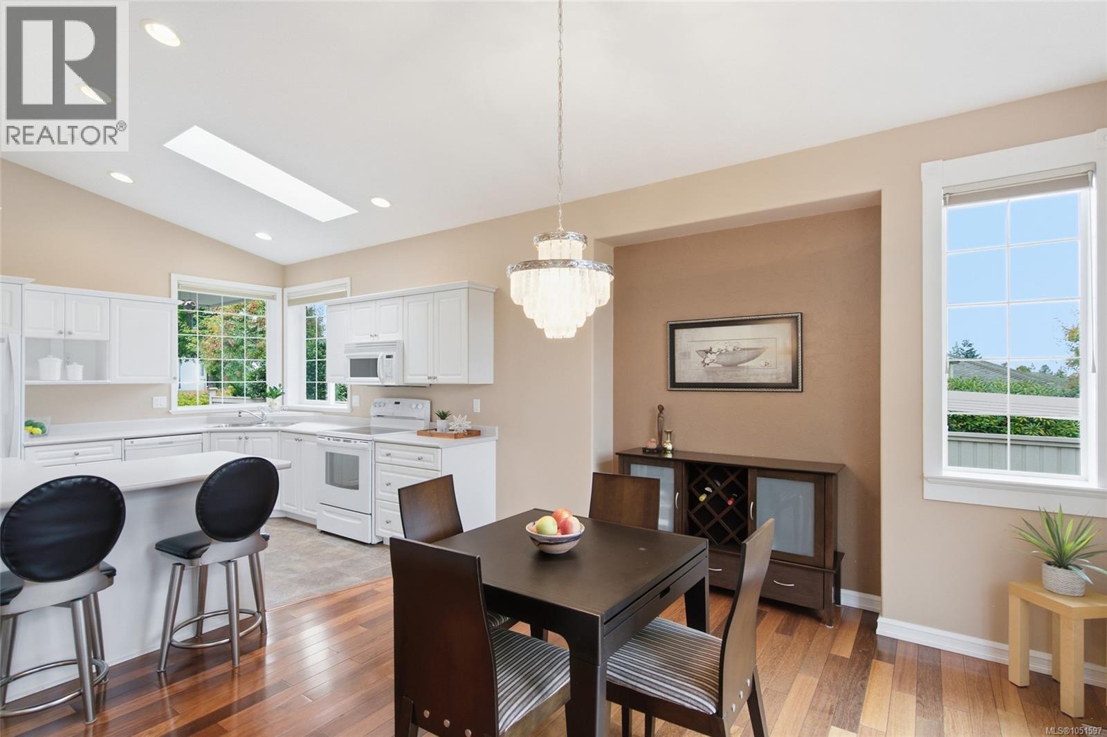 6154 Saturna Ave - Image 16