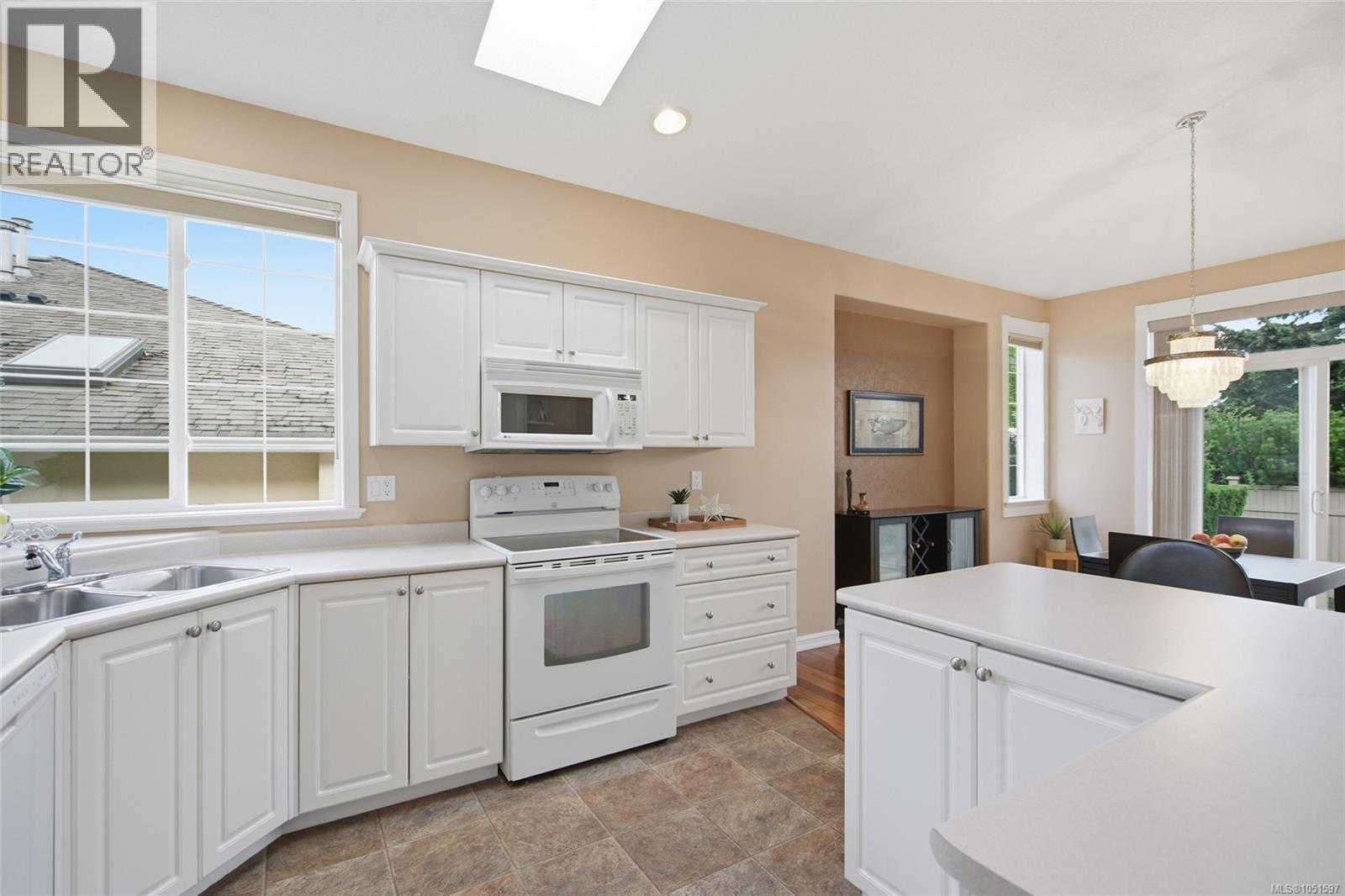 6154 Saturna Ave - Image 20