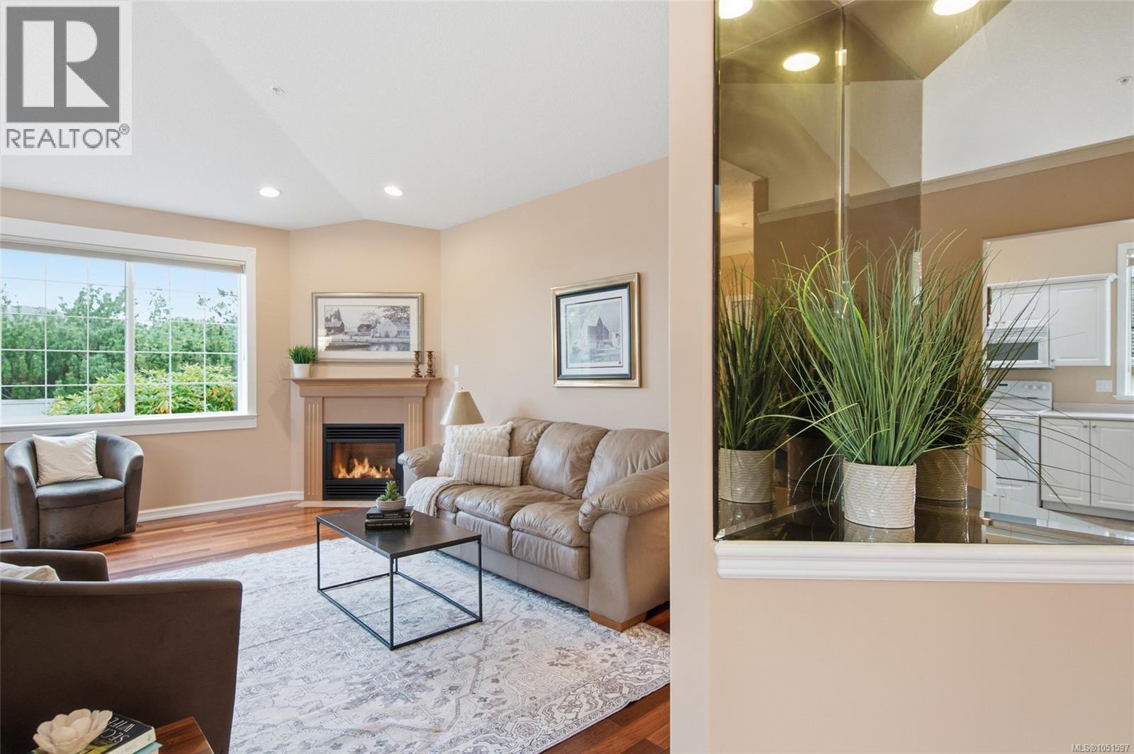 6154 Saturna Ave - Image 26