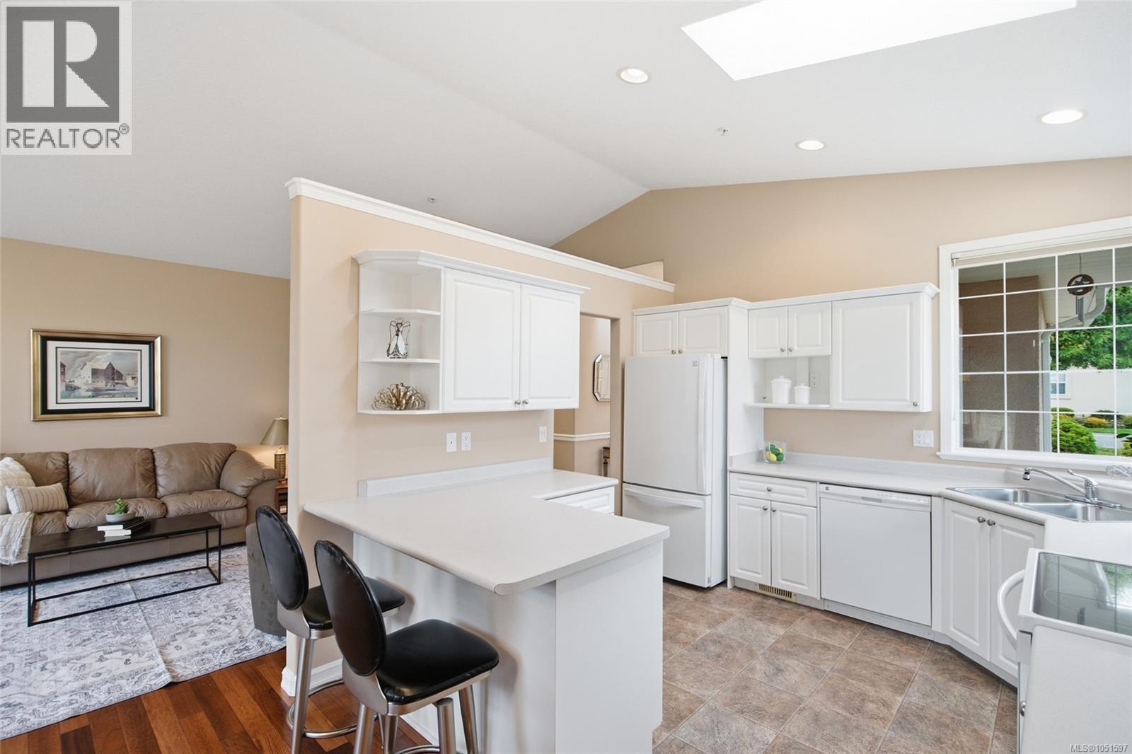 6154 Saturna Ave - Image 5