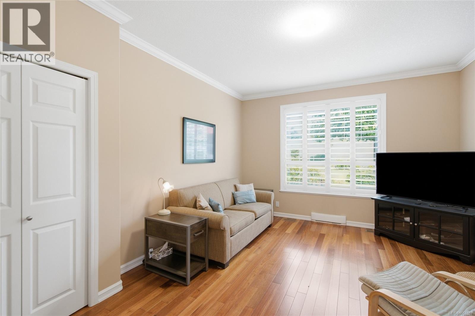 6154 Saturna Ave - Image 9