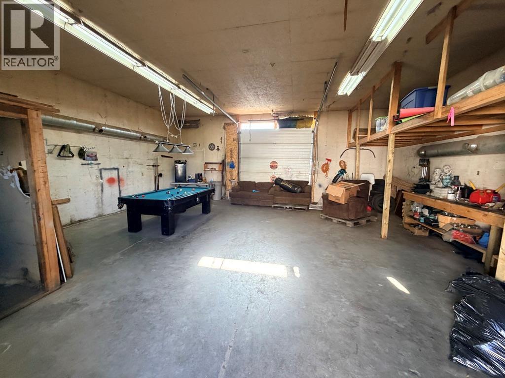5007 48 Avenue - 18