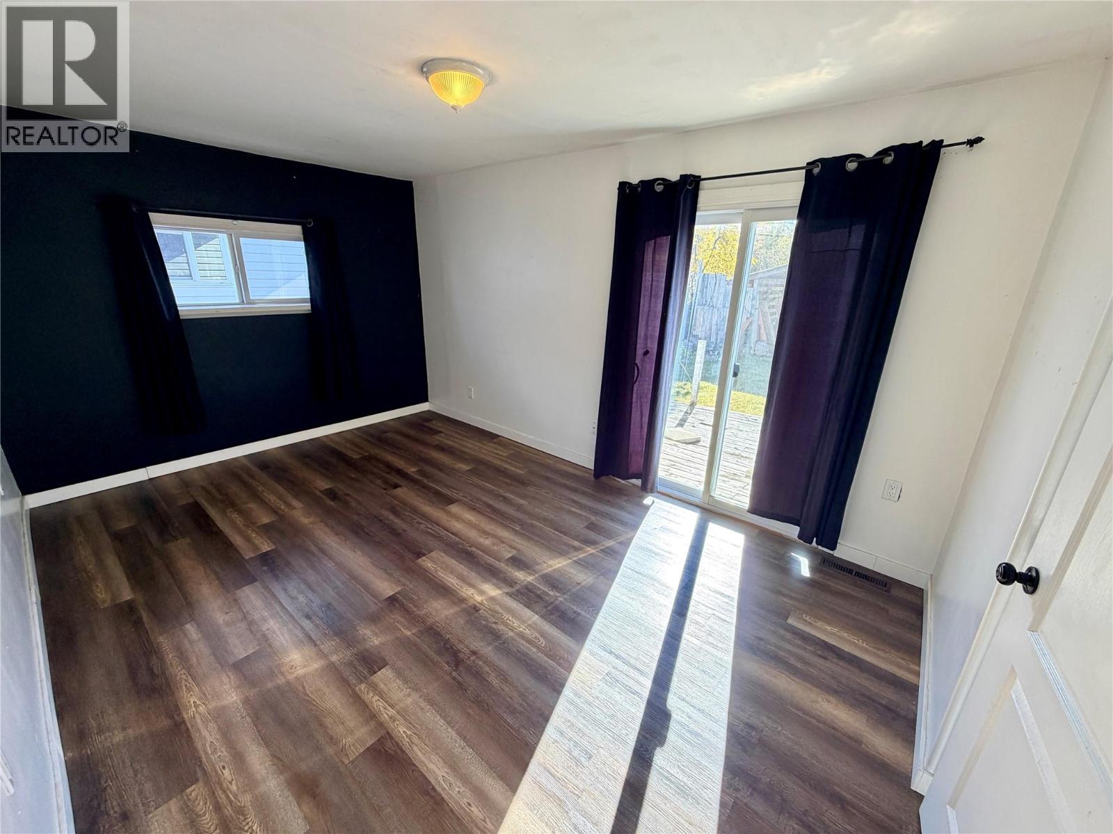 5007 48 Avenue - Image 10