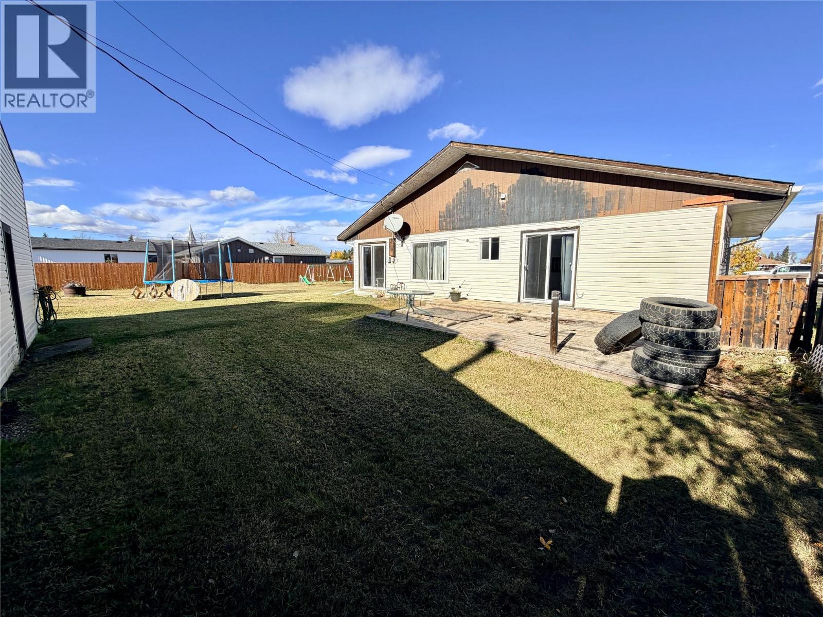 5007 48 Avenue - 16