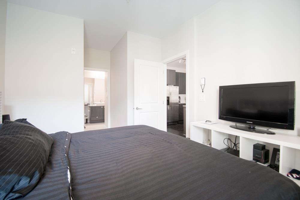 Photo of 207 5655 210A STREET 29
