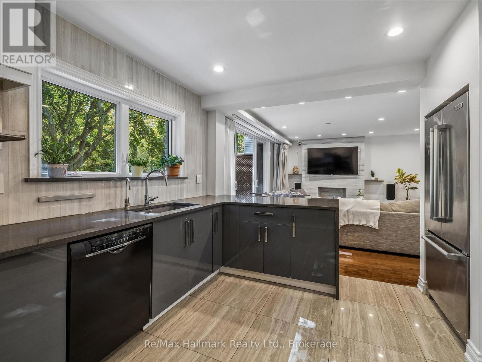 2194 CONSTANCE DRIVE - Image 19