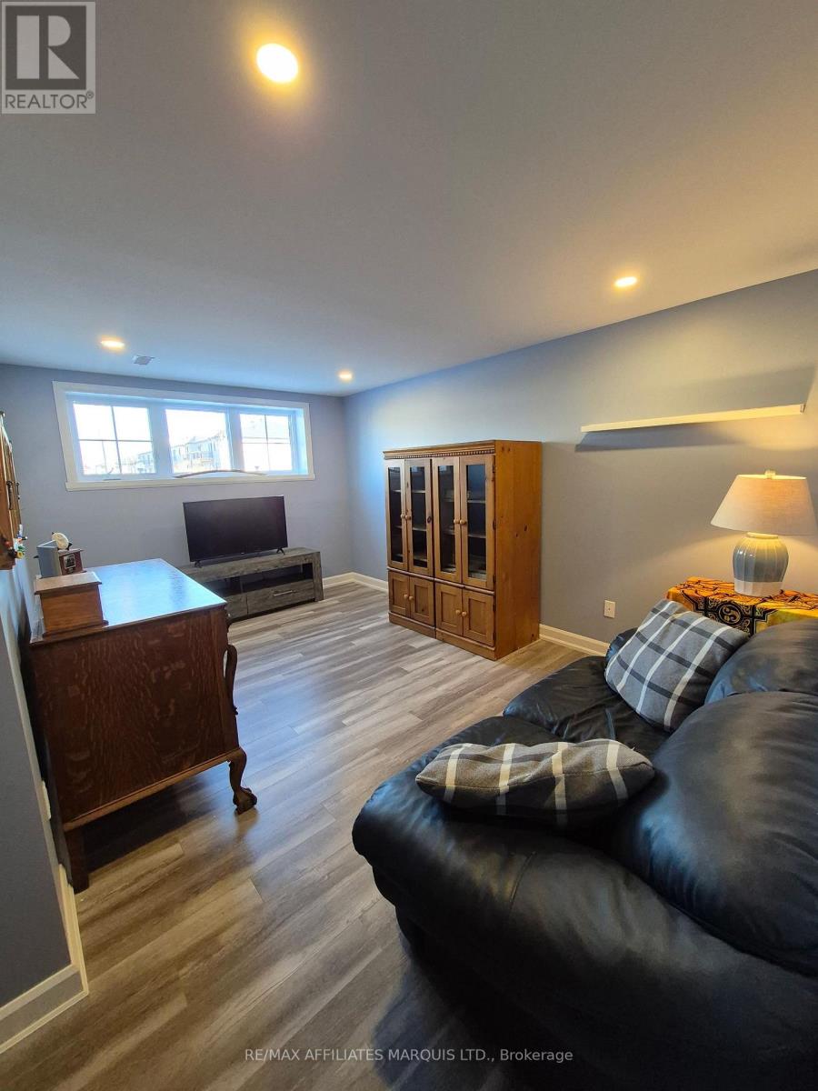 276 BELLWOOD DRIVE - 11