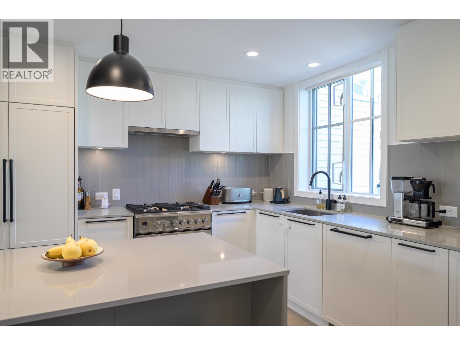 6363 SOUTHLANDS Drive, Delta