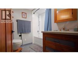 Bedroom - Bachelor - 475 Bluenose Road, Coldstream, BC V1B3E7 Photo 13