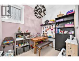 4pc Bathroom - 1, 940 38 Street Sw, Calgary, AB T3C1T3 Photo 19