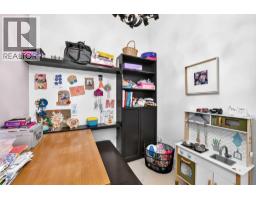 Bedroom - 1, 940 38 Street Sw, Calgary, AB T3C1T3 Photo 20