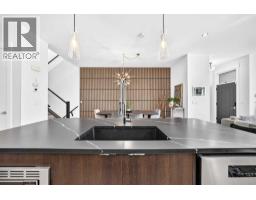 Primary Bedroom - 1, 940 38 Street Sw, Calgary, AB T3C1T3 Photo 9